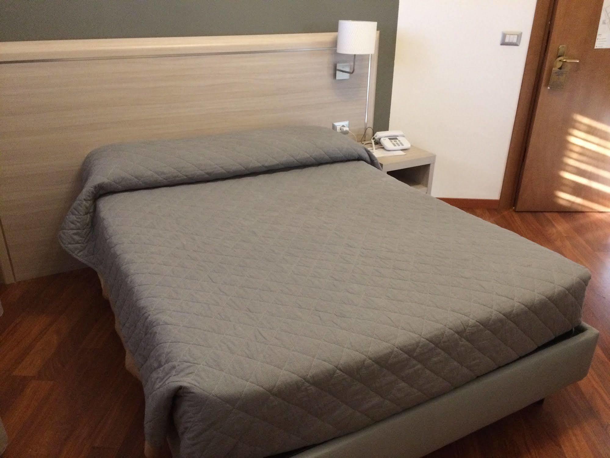 Twelve Hotel Moncalieri Quarto foto